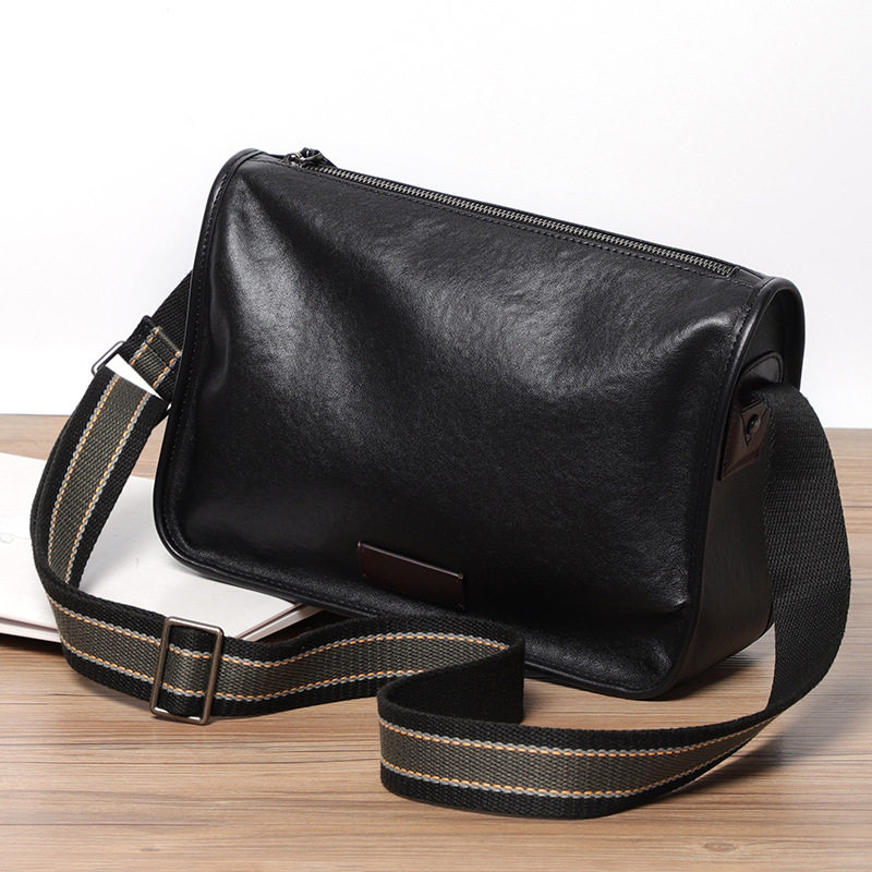 Túi đeo chéo nam da bò kiểu retro 29×11×17 cm — Màu đen da thực vật, Da cầm tay màu đen