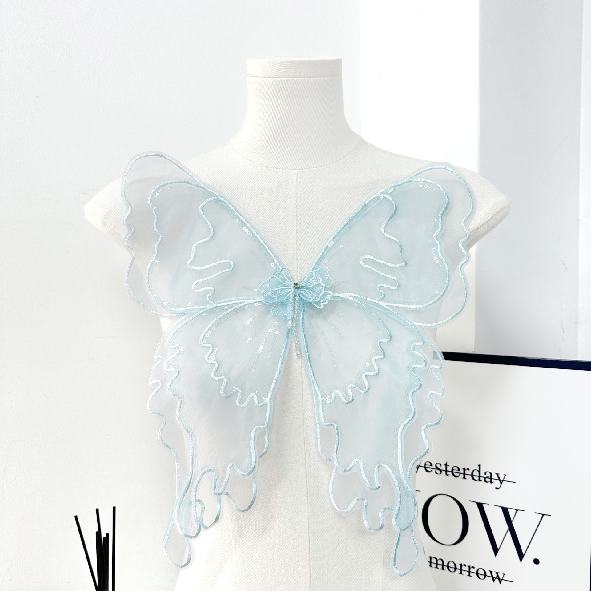 Parches de tela con bordado de encaje en stock, apliques de mariposa para ropa, accesorios para tocados, correas, decoración para camisones y vestidos.