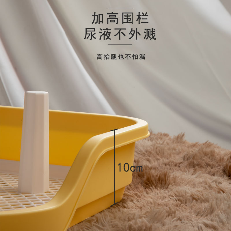 犬のトイレの小さいサイズの高い囲いのはね防止のプラスチックの子犬の犬の砂のたらいは柱を持っています。|undefined