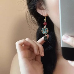ネパールの蔵式の回転玉のイヤリングの女性の新しい中国式の復古の民族の風の異域の風の耳のペンダントの高級感の耳の装飾品