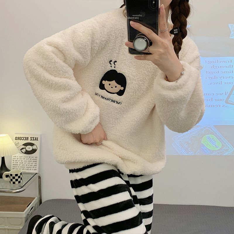 Pijamas al por mayor transfronterizos para mujeres de invierno engrosados de manga larga flange coral veludo lindo hoodie de cuello redondo conjunto de ropa para el hogar