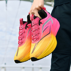 カーボンボードランニングシューズ メンズ 2025年新作 超軽量 衝撃吸収 プロ仕様 ランニングシューズ 夏用 通気性抜群 青少年 学生 スポーツシューズ