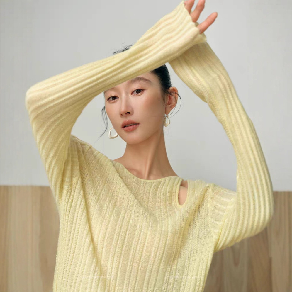 Yao Hua Xi Yan French-Style Elegant Wool Hollow-Out Round-Neck Knit Top, Lightweight Ribbed Loose Slimming Top for Women