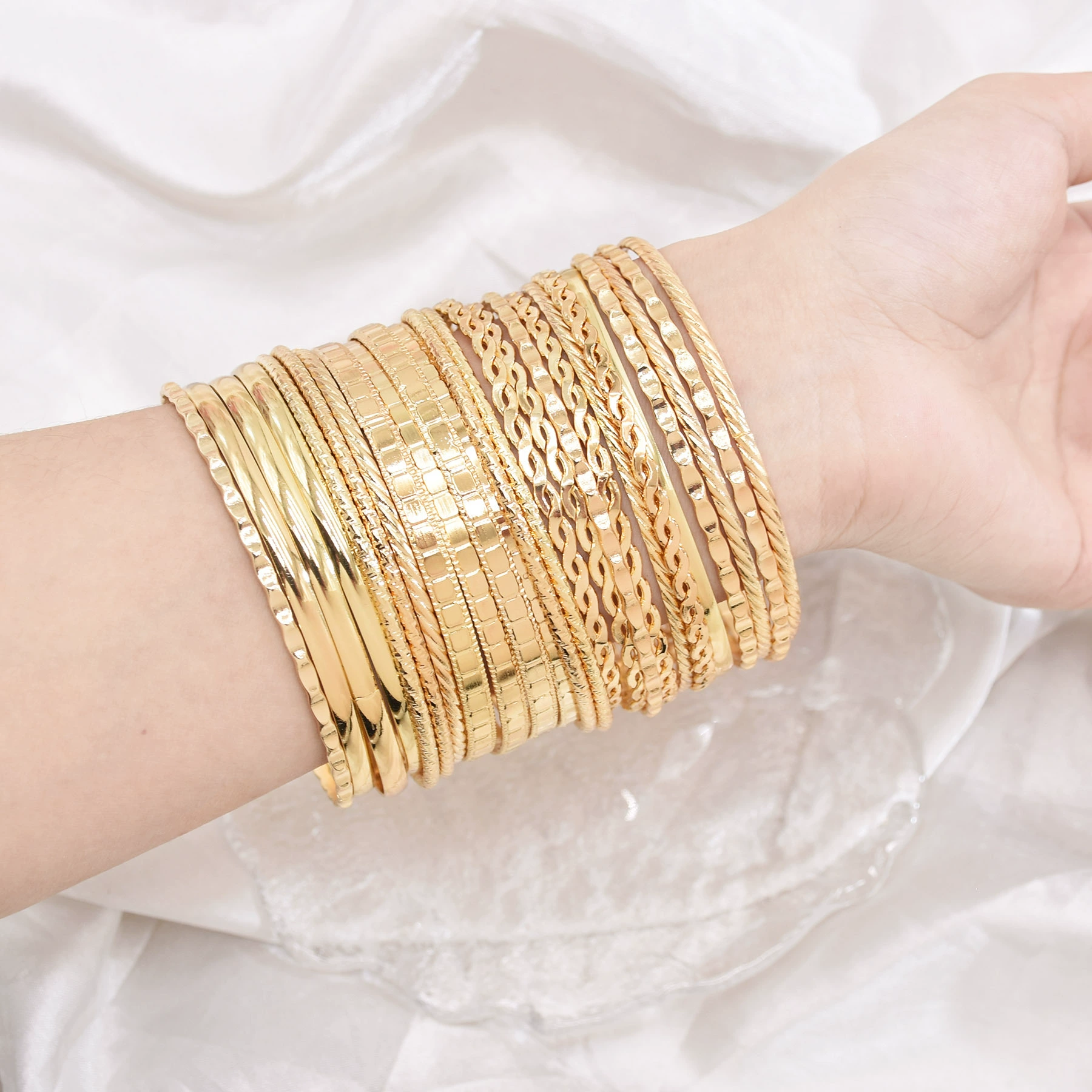 Retro metal ethnic gold bracelet, jewelry, accessory, ethnic style, simple and elegant design