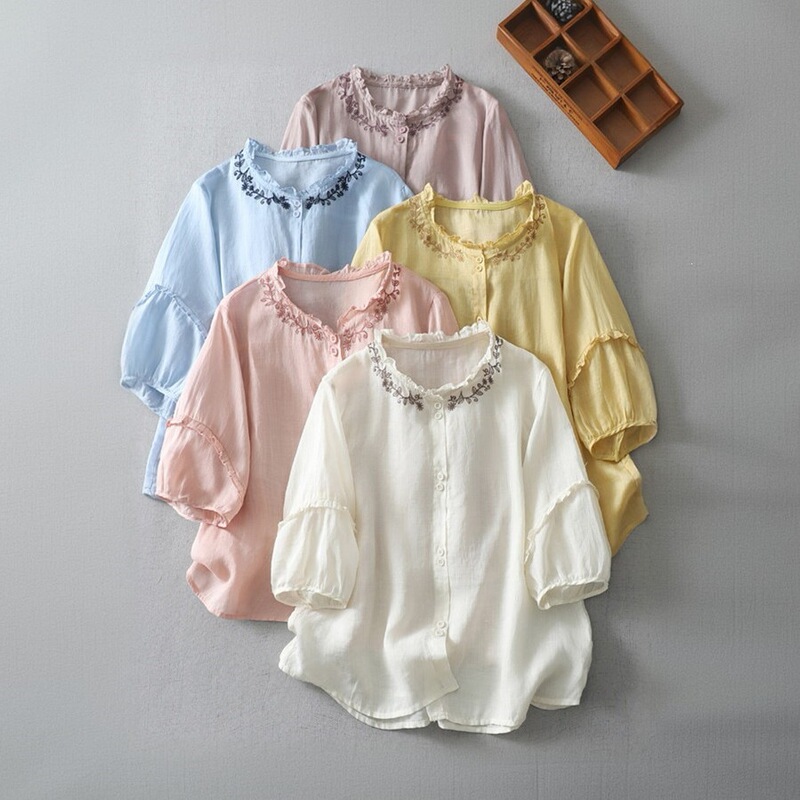 Embroidered lace collar shirt for women, summer high-end loose fit with ruffled trim, short-sleeved cotton blouse