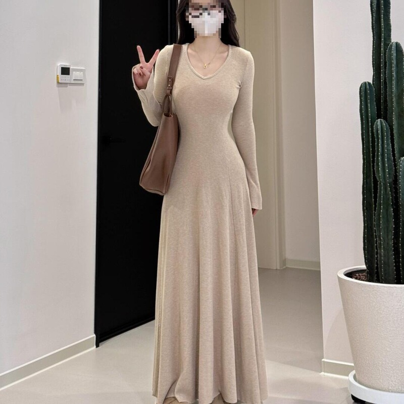 Long French-Style Collar Knit Dress for Tall Women, Extra-Long, Elegant, Waist-Cinching, and Suitable for Layering Long French-Style Collar Knit Dress for Tall Women, Extra-Long, Elegant, Waist-Cinching, and Suitable for Layering