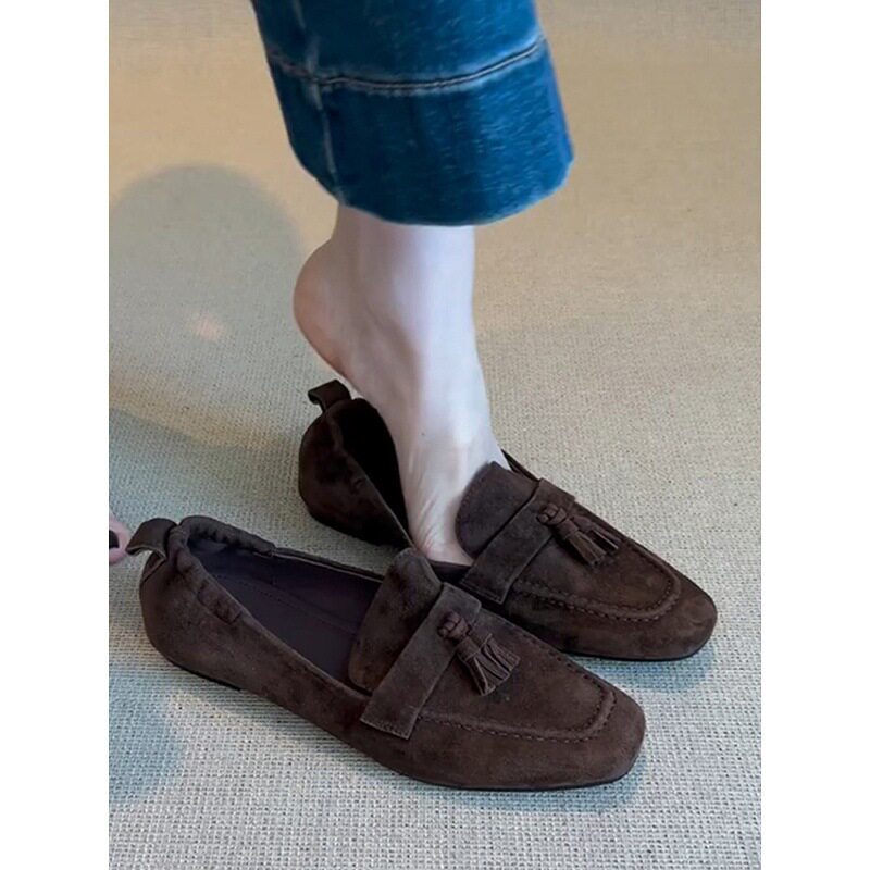 Giày lười nữ mũi vuông tua rua bằng da bò thật, đế bằng, gót thấp 1–3 cm — Màu đen, còn hàng, đốm nâu