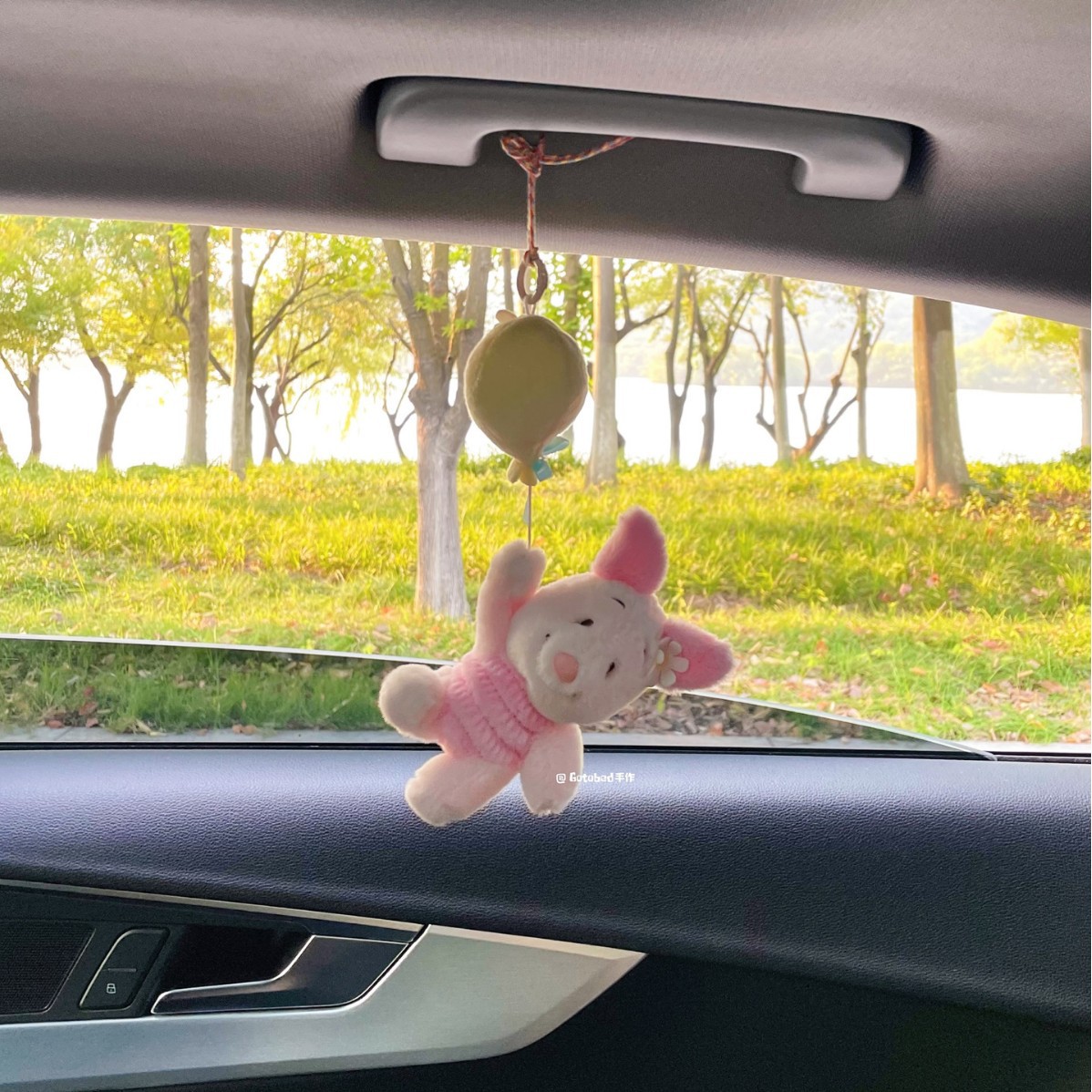 Nuevo automóvil creativo caricatura Piggy Pije colgante de automóvil espejo retrovisor colgante muñeca de peluche adornos de automóvil