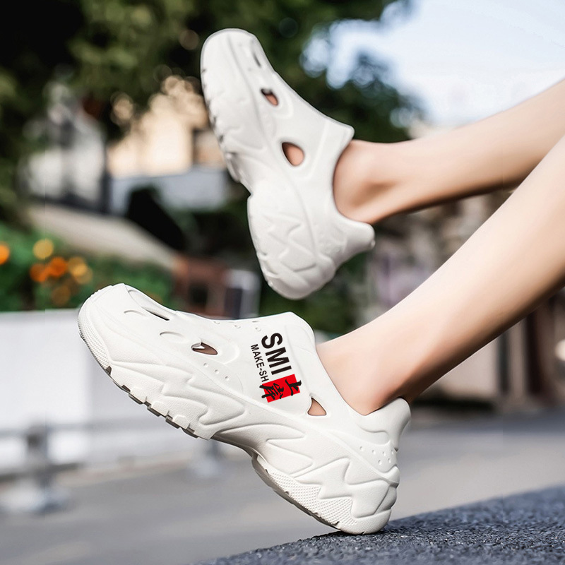 Verano nuevos zapatos con agujeros para hombres transfronterizos de gran tamaño con suela gruesa, estilo de pareja, zapatos de playa de vadeo Baotou, sandalias y pantuflas