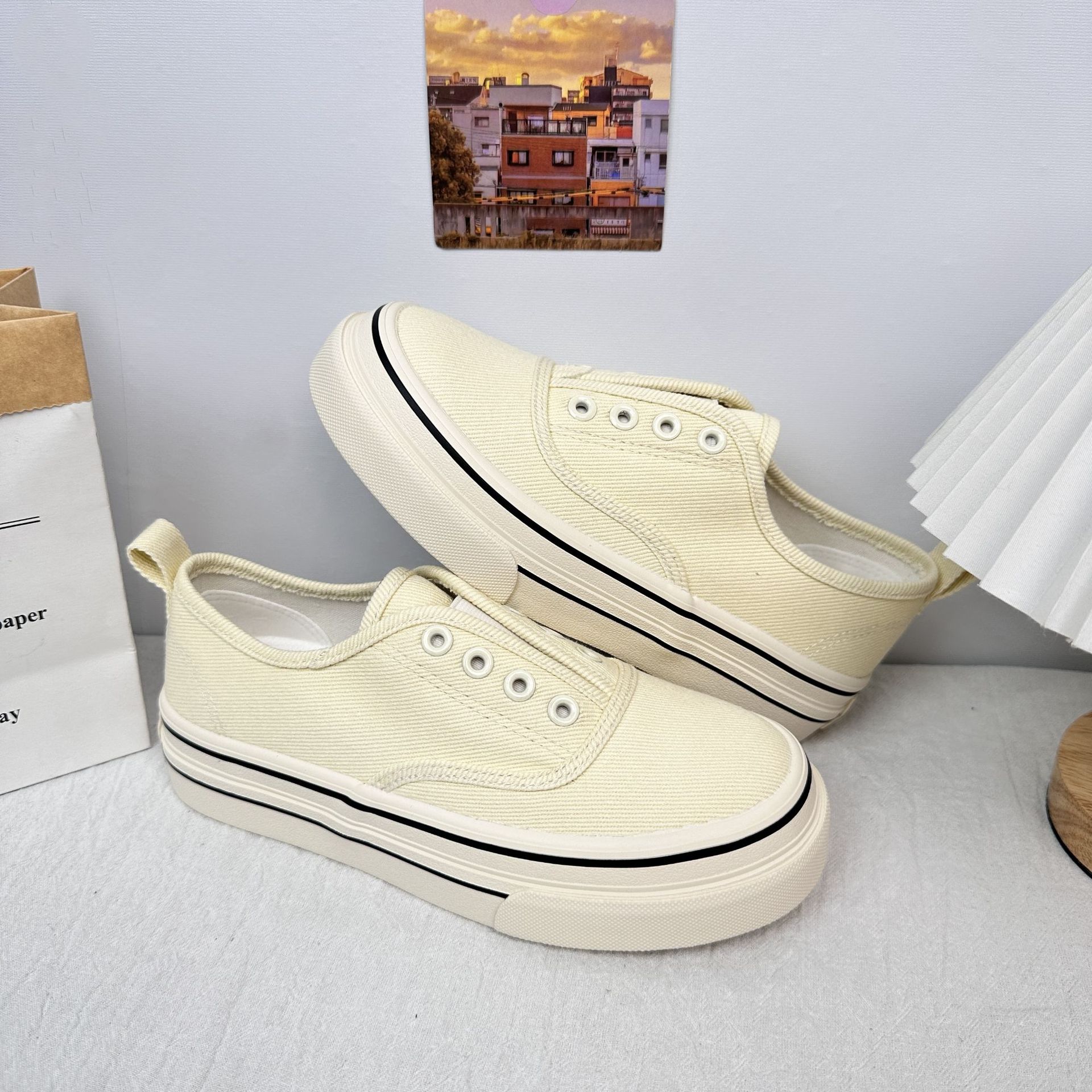 6650 zapatos de lona de color sólido de estilo simple 2025 verano nuevo estilo de un pie zapatos casuales de suela gruesa de corte bajo