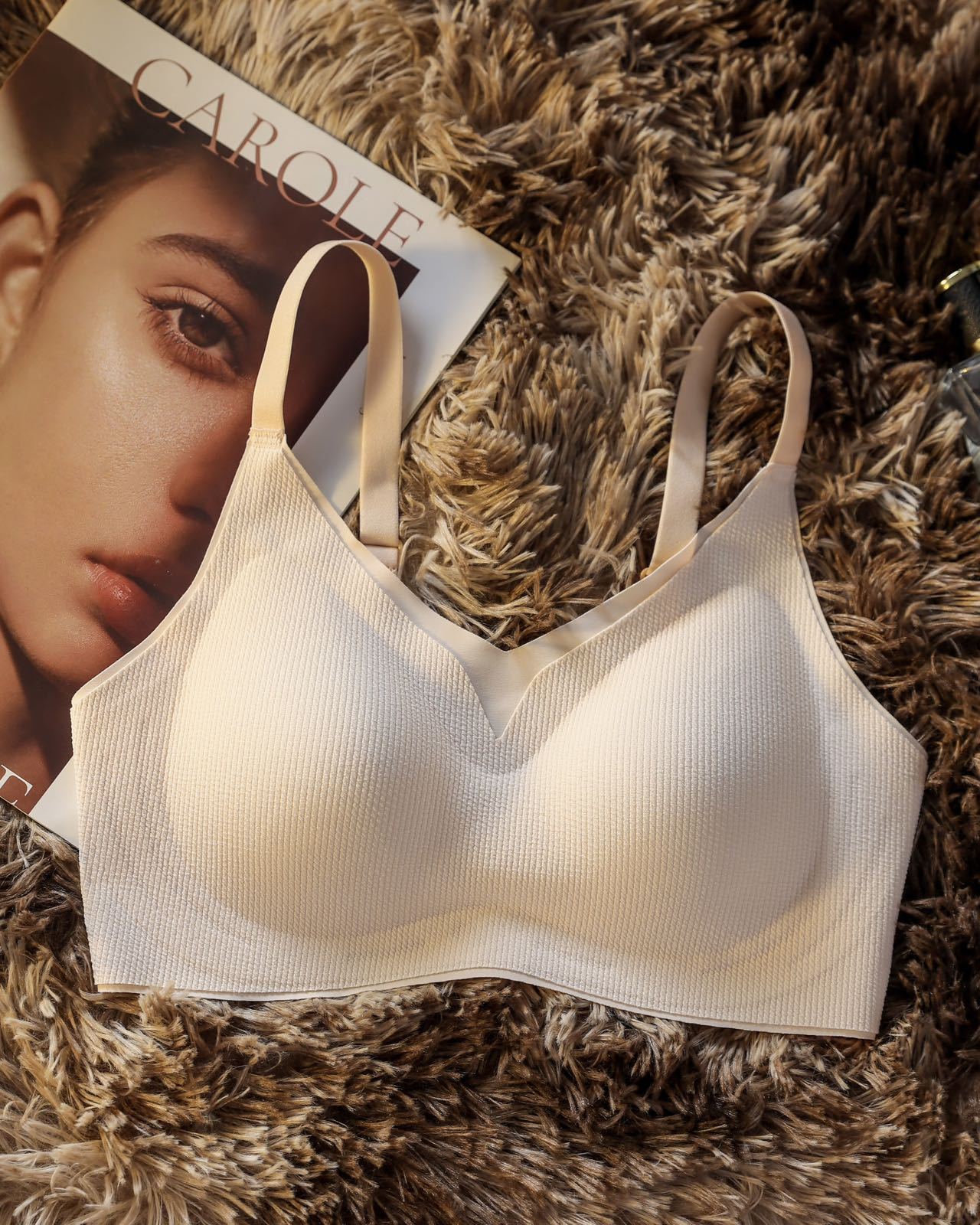 Una pieza de rosca de soporte suave ropa interior damas sin anillo de acero sujetador de colapsar anti-caída soporte superior fija copa sujetador delgado