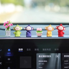 かわいい毎日の赤ちゃんの車の置物のアニメ風の自動車の中でコンソールのコンピュータのスクリーンはステーションを飾って解凍を癒します。