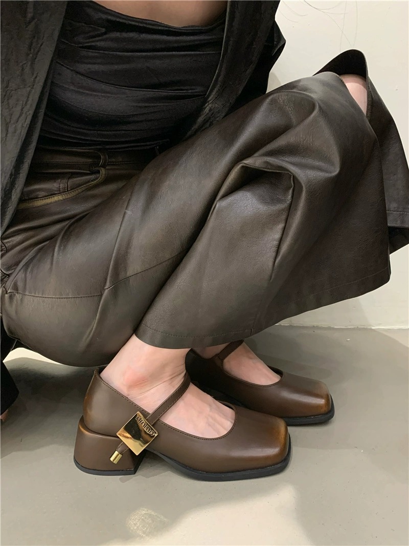 Little Fragrant Wind Mary Jane 2024 Yeni Sonbahar ve Kış Kalın Topuklu Ayakkabı, Renkli Kare Baş, Tek Düğme Askı, Tek_voghion.com