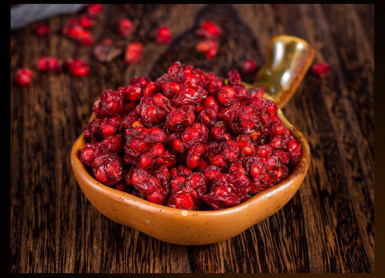 Dried Schisandra Berry Wu Wei Zi 500g Wild Grown Unsulfured Whole Berries for Tea and Decoction preparation