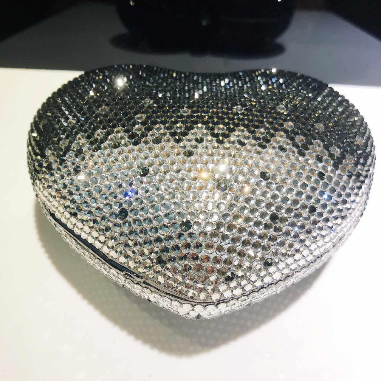 Túi clutch nữ đính đá hình trái tim gradient pha lê — Đỏ hoa hồng chuyển dần chi tiết 2