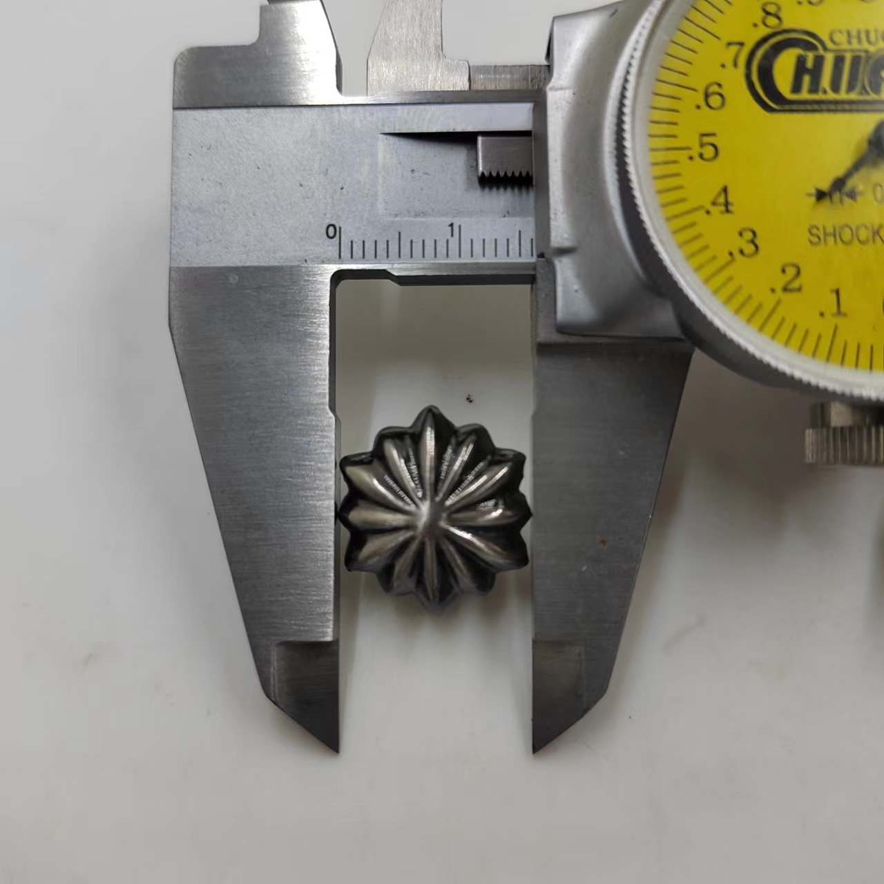 皮芸革具DIY財布バックル太陽菊花釘レトロ装飾多角リストベルトベルト箱財布