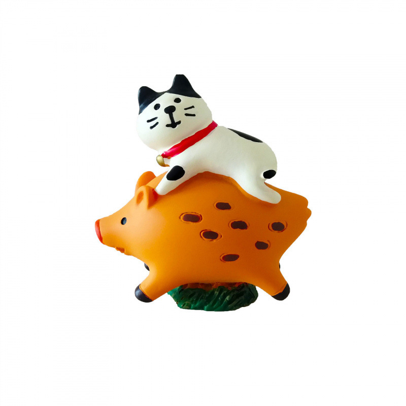 돼지 고양이 타기