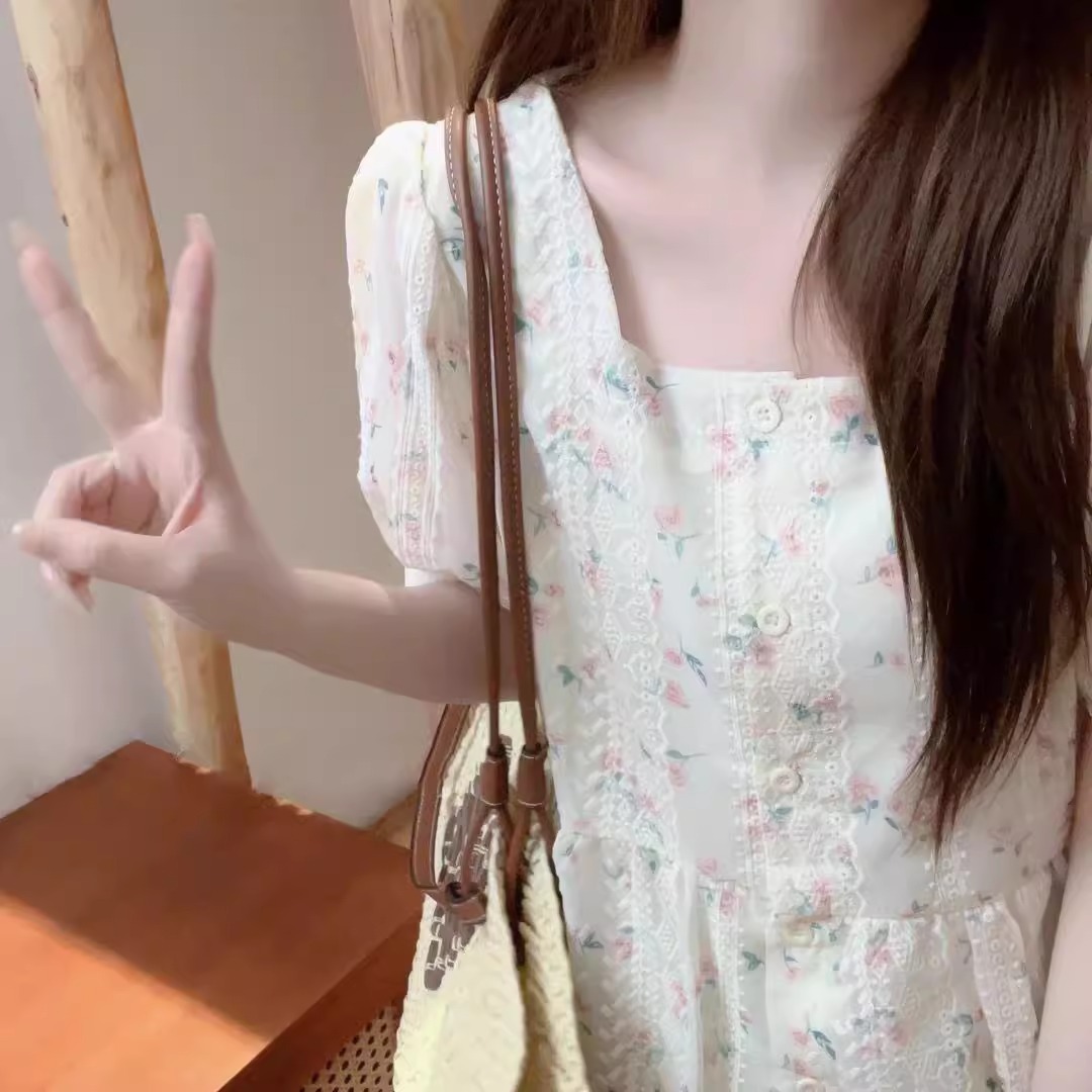 Áo sơ mi nữ cổ vuông ren tay phồng họa tiết hoa nhỏ dáng ngắn — Hoa nhỏ chi tiết 5