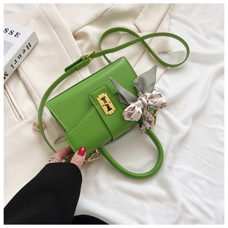 Women's Pu Leather Solid Color Fashion Square Buckle Crossbody Bag Square Bag display picture 2