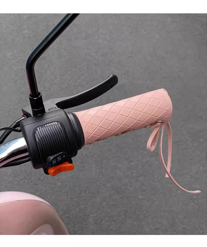 Outdoor Electric Rider Handlebar Cover, Universal for All Seasons, Sweat-Absorbent, Non-Slip, Battery Car Grip Cover, Sun Protection, Breathable Handlebar Cover