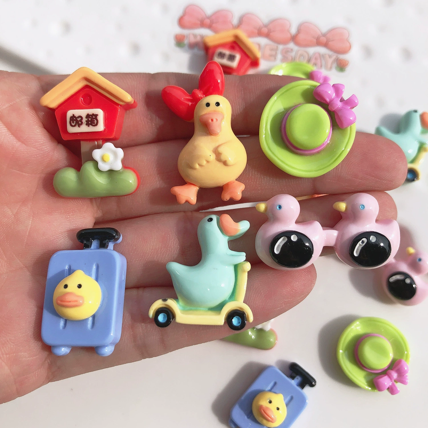Cream accessory with accessories, fridge magnet handmade, skateboard, mailbox, hat, DIY