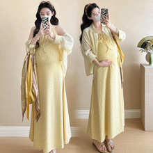 2025秋季新品韩版时尚碎花孕妇吊带裙+防晒衬衣减龄显瘦孕妇套装