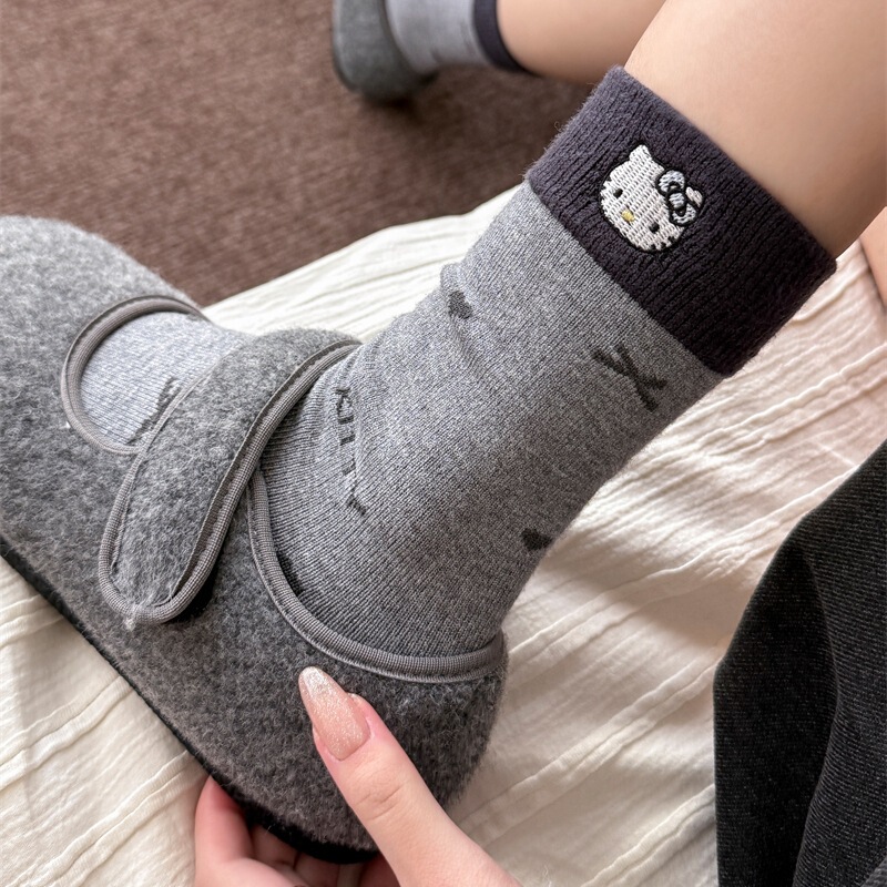 Wool Cashmere Socks for Women in Autumn and Winter, Cute Cartoon Cat Embroidered Mid-Calf Socks with Bows, Warm and Temperature-Locking Pile Socks Wool Cashmere Socks for Women in Autumn and Winter, Cute Cartoon Cat Embroidered Mid-Calf Socks with Bows, Warm and Temperature-Locking Pile Socks