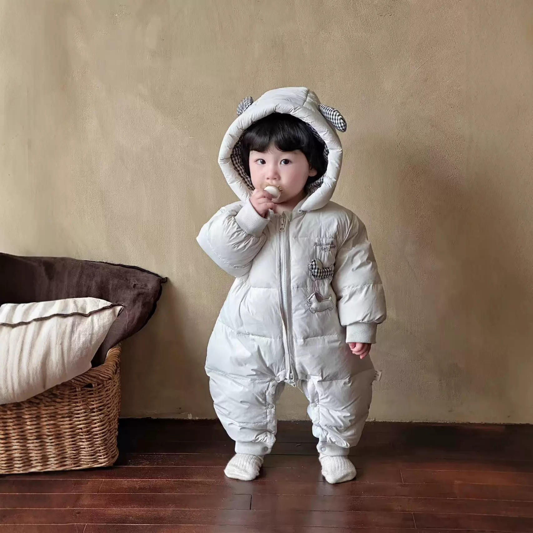 婴儿连体衣加厚90白鸭绒羽绒服男宝宝冬季新生儿爬服连帽外出服