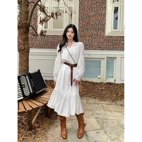 Long dress, belt