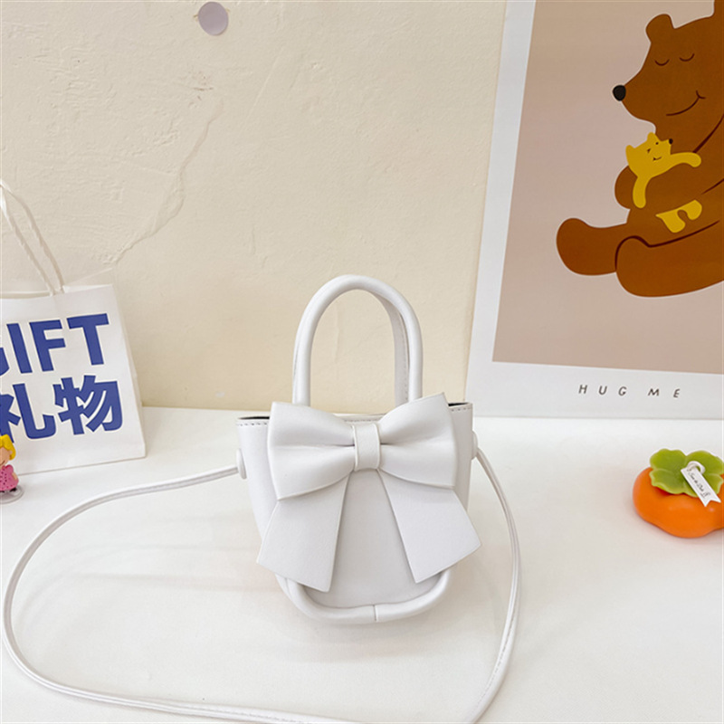 2025 primavera y verano estilo caliente moda casual niños dulces bolsa de gelatina mini bolso de mensajero de un solo hombro variedad al por mayor