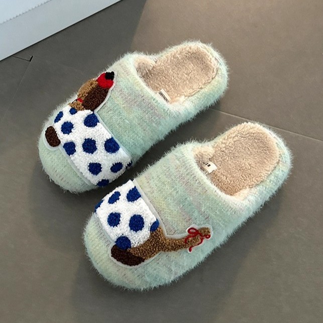 Zapatillas de lana de chicas trenzadas de otoño y invierno onduladas perros lindos dibujos animados lana casa zapatillas de algodón interior casuales