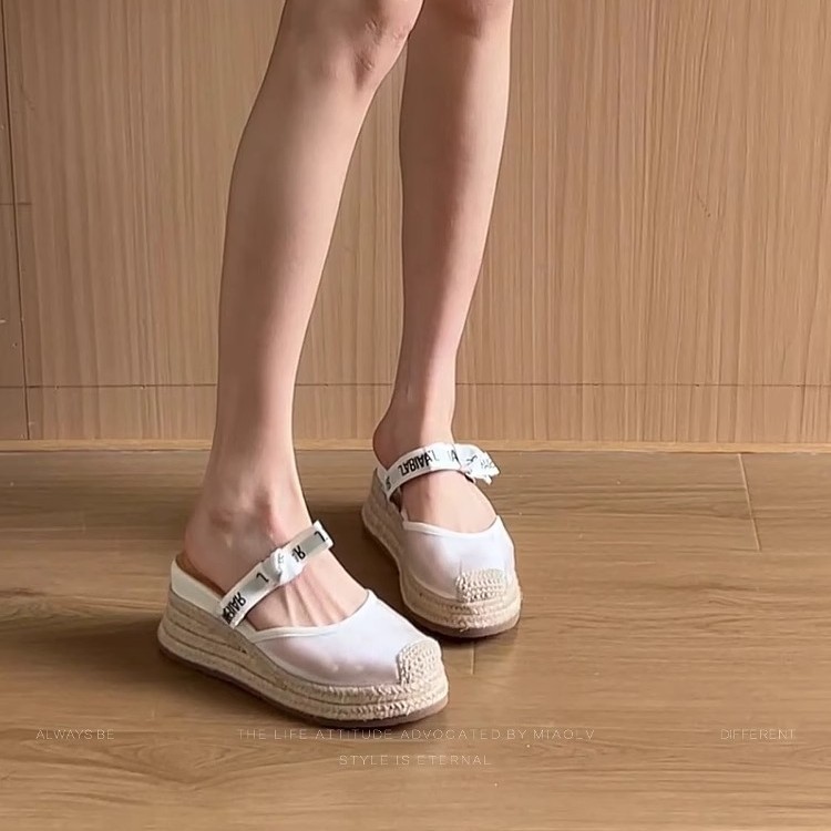 "Miao Lu" Lusi mismo estilo ~ Estilo de vacaciones con sandalias Baotou tejido de paja, falda de verano para mujer, media pantuflas