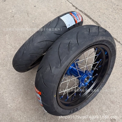 Motorcycle wheel hub modified widened 17-inch slick - blue-wheel-hub-blue-cap