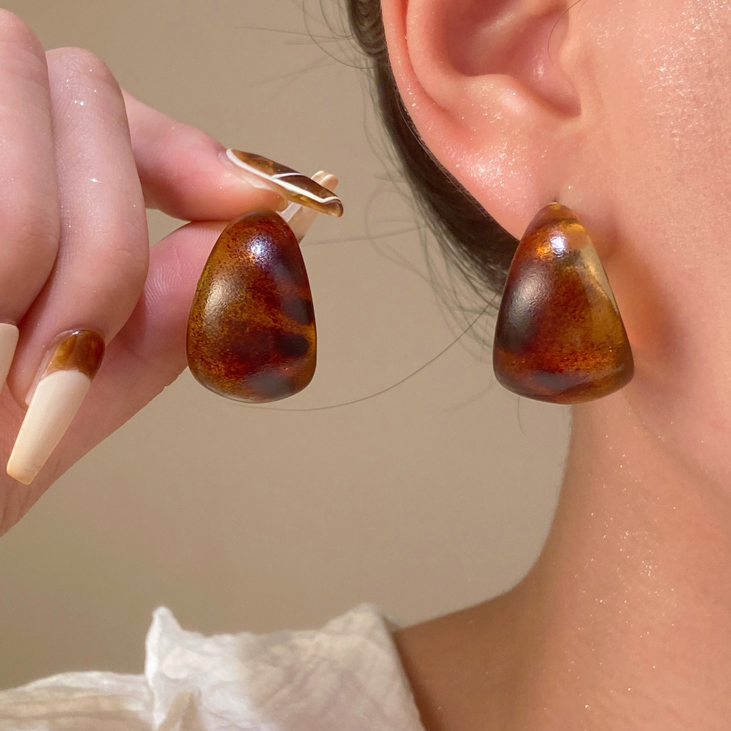 Acrylic, Resin Material 1 Pair Vintage Style Classic Style C Shape Geometric Leopard Plating Arylic Resin Ear Studs