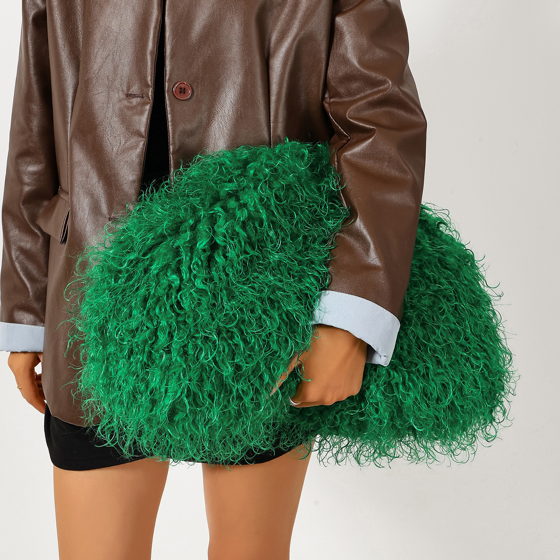 26 new Y2K faux sheep wool long curly plush clutch bags for winter parties and evening banquets, large-capacity handbags, cross-border supply