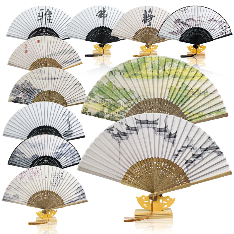 Hay en stock estilo chino pequeño ventilador venta al por mayor SEDA-como Cabeza Verde 6 pulgadas de los hombres pequeños flor-perforación hilo ventilador de seda paisaje familia