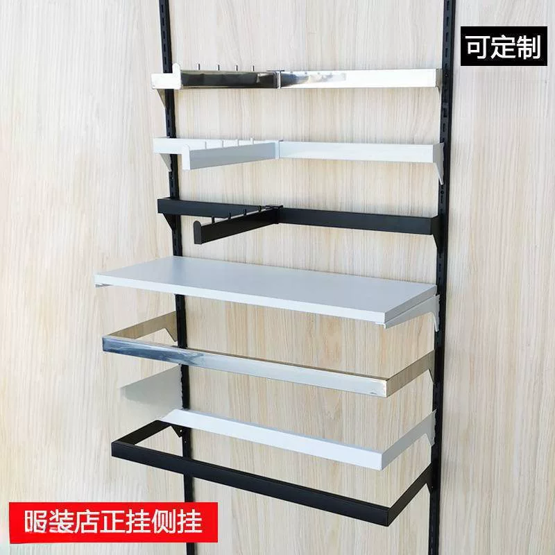 。 Настенный кронштейн для полки-лестницы из нержавеющей стали с боковым подвесом для магазина черно-белой одежды.