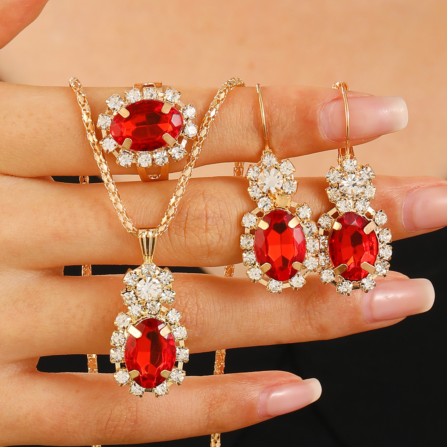 Europeo y americano personalizado amor rhinestone collar pendientes anillo traje brillante joyería nupcial fábrica al por mayor conjunto de tres piezas