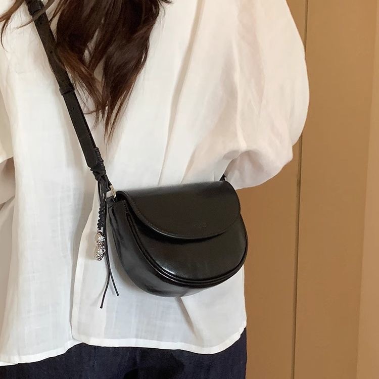 Nanfeng Chio2nd Genuine Leather Half-Sugar Milk Chestnut Saddle Bag Women's 2025 New Retro Simple Versatile Crossbody Bag - Thumbnail 4