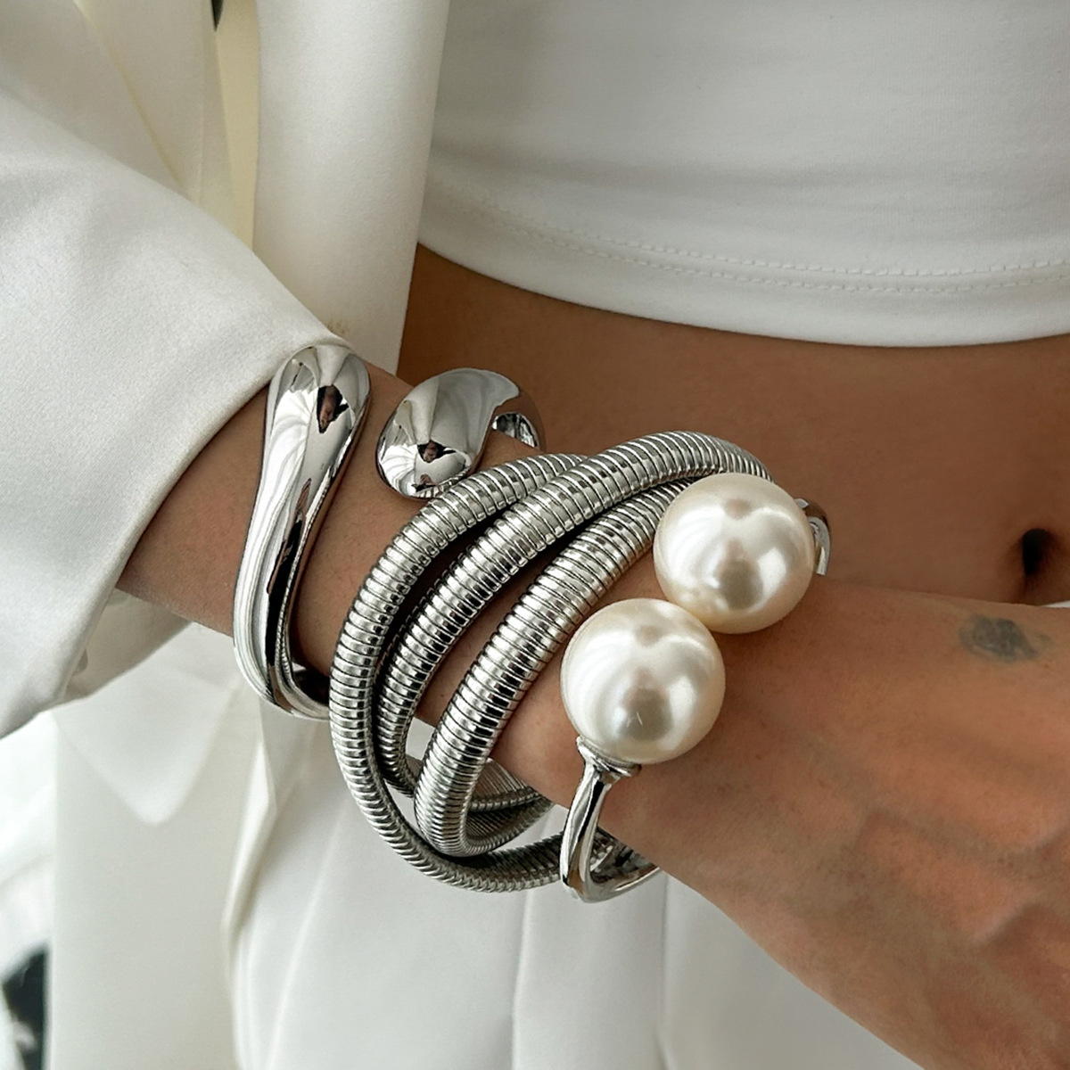 12g Weight Imitation Pearl Inlay Material Rings, Bracelets Classification 1 Piece Quantity Casual, Party, Street Occasion Alloy Material Solid Color Pattern All Seasons Season Women's Gender Inlay Design Cool Style, IG Style Style Gold, Silver Color Cool Style IG Style Solid Color Alloy Inlay Imitation Pearl Women's Rings Bracelets 2