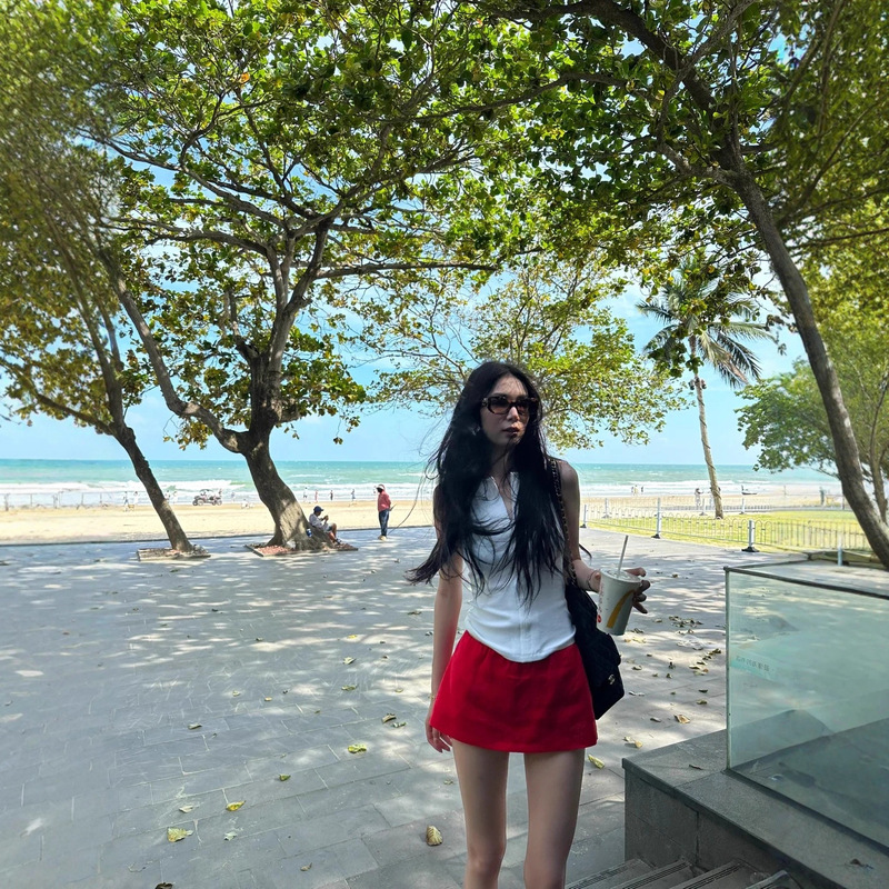 American-Style Sexy Hottie Cotton and Linen Red Holiday Short Skirt Pants, New Summer Style, Loose Fit, Slimming, Anti-Exposure Half Skirt for Women