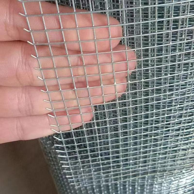 工地外墙电焊网牛羊铁格网围栏不锈钢丝网工地建筑网片镀锌电焊网