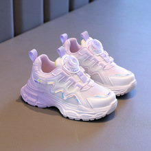 女童运动鞋2025春季新款透气跑步儿童鞋旋纽扣女孩公主老爹网鞋
