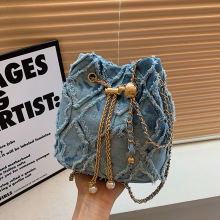 �¿�2024�ļ��r�����ŮʿСˮͰ��朗l���μ�б������e�鎧Ů��