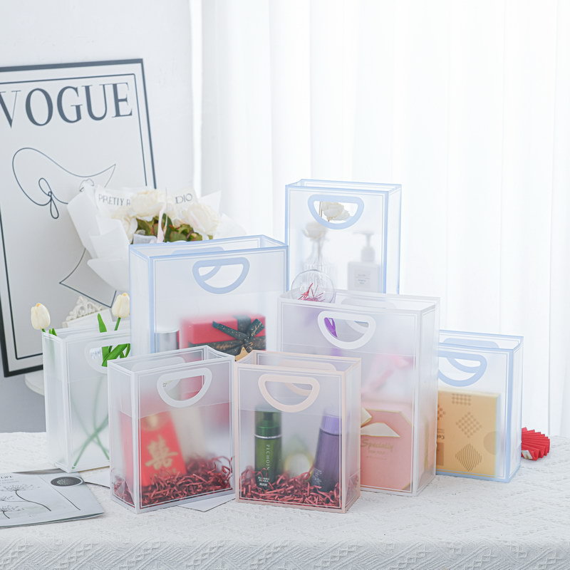 新款透明磨砂pp挖孔手提袋pvc礼品袋节日送礼手拎袋结婚伴手礼袋