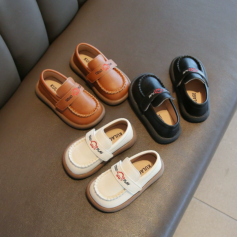 Корейская версия повседневных универсальных детских кожаных туфель на мягкой подошве детских кроссовок для малышей весной и осенью 2025 года новых бобовых ботинок для мальчиков