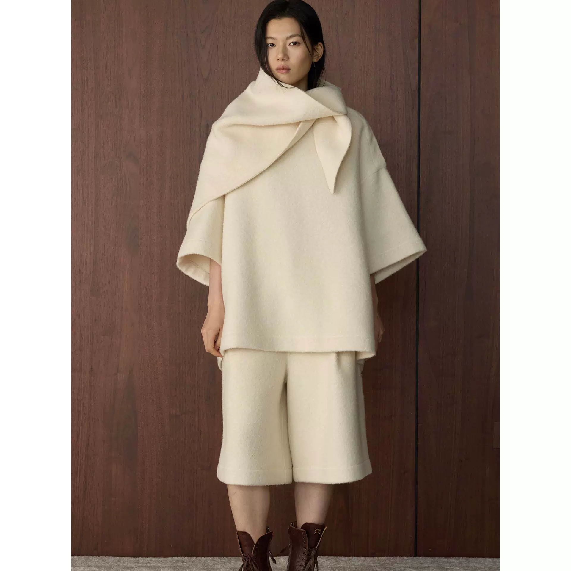 卢浮冬季新款韩系时髦肩部门襟T恤+褶裥中裤宽松羊毛双面呢套装女