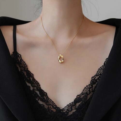 Minimalist Elliptical Teardrop Necklace for Women, Unconventional Round Hoop Pendant Lockchain with Retro Design