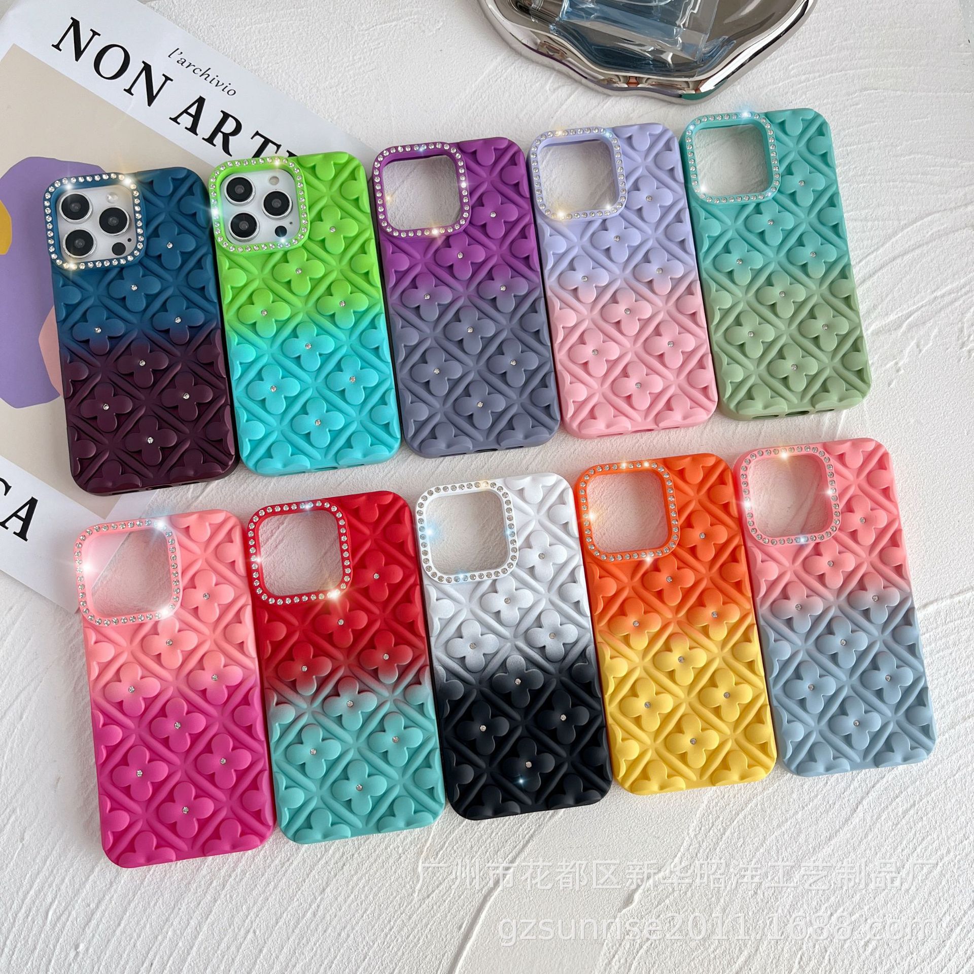 Gradient Diamond Pattern 3D Stereo Four-Leaf Flower Hot Diamond Tpu Soft Shell Suitable for Apple 1615Promax Spray Feel Oil