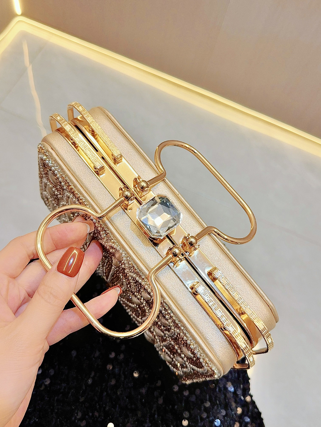 Gold Silver Black Pu Leather Solid Color Pearls Square Evening Bags display picture 3